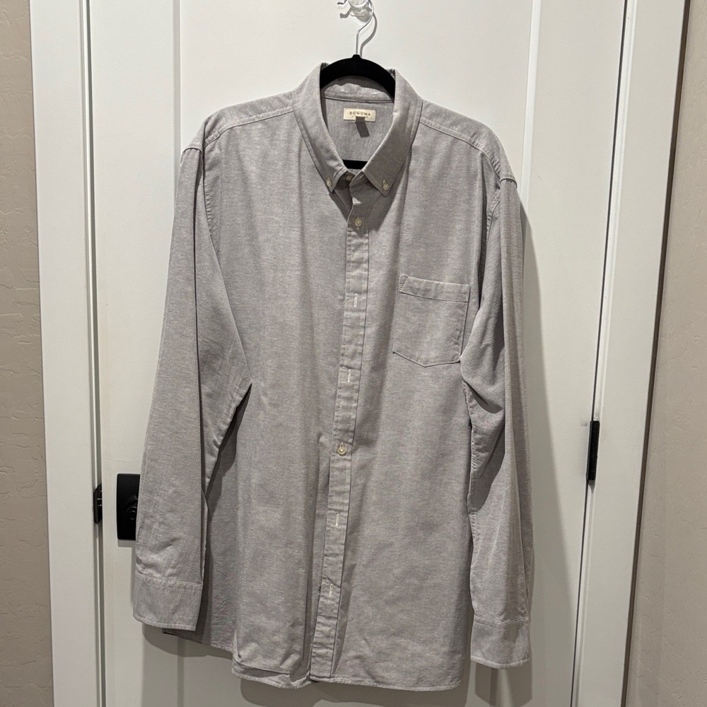 Men's Light Gray Long-Sleeve Button-Down Shirt
